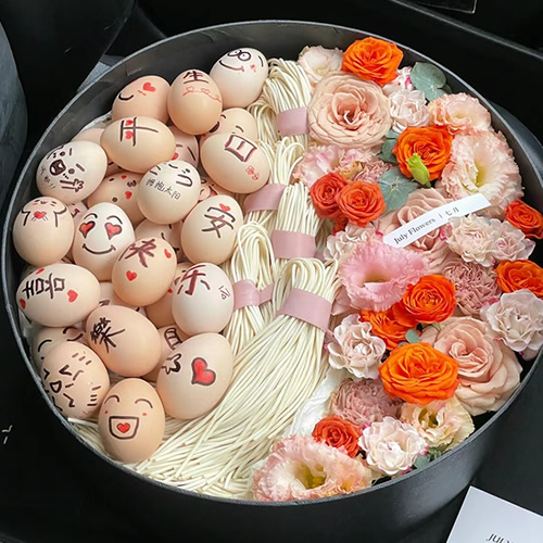 鲜花：陪伴在你身边 鸡蛋鲜花礼盒