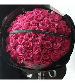 鲜花：我只对你钟情 52枝玫瑰