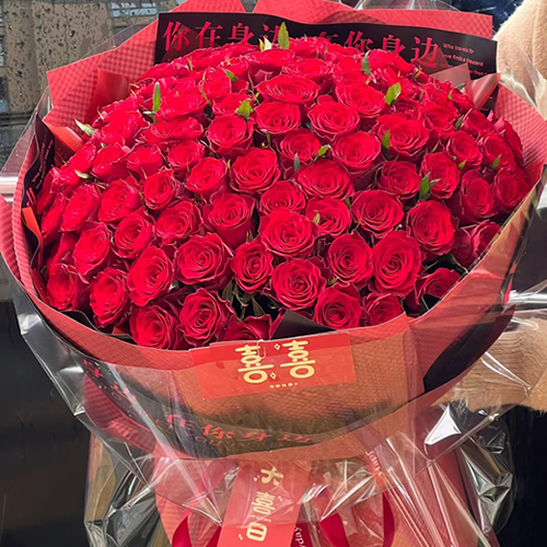 鲜花：嫁给我吧  99枝红玫瑰