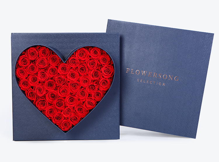 永生玫瑰系列：红色永生玫瑰（花朵直径6-7cm）填满心形礼盒
