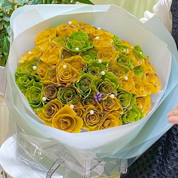 33枝银杏叶玫瑰花，珍珠点缀搭配