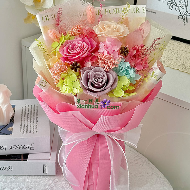 1朵粉色玫瑰,1朵浅紫色玫瑰,1朵香槟是玫瑰永生花 粉色小花束